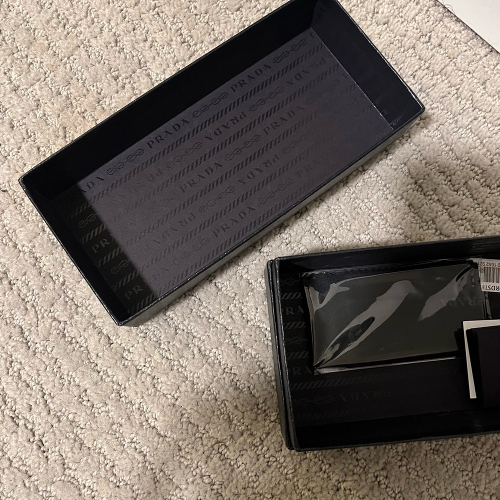 Prada Box - Picture 2 of 4